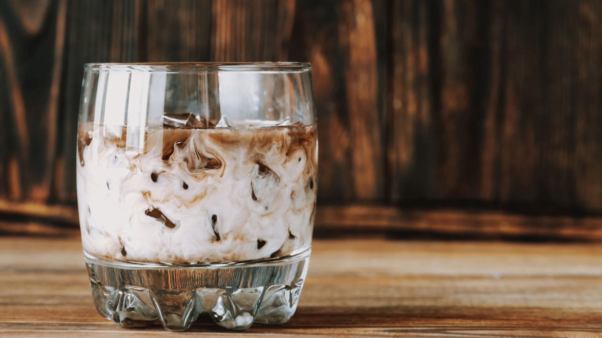 Das Beste White Russian Rezept: Wie man den cremigsten Cocktail aller Zeiten mixt