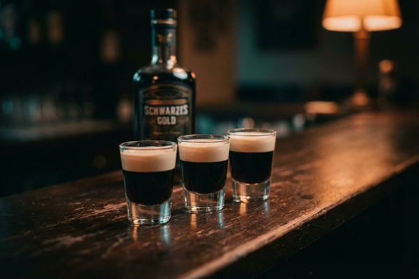 Baby Guinness selber machen — der Shot, der aussieht wie ein Pint