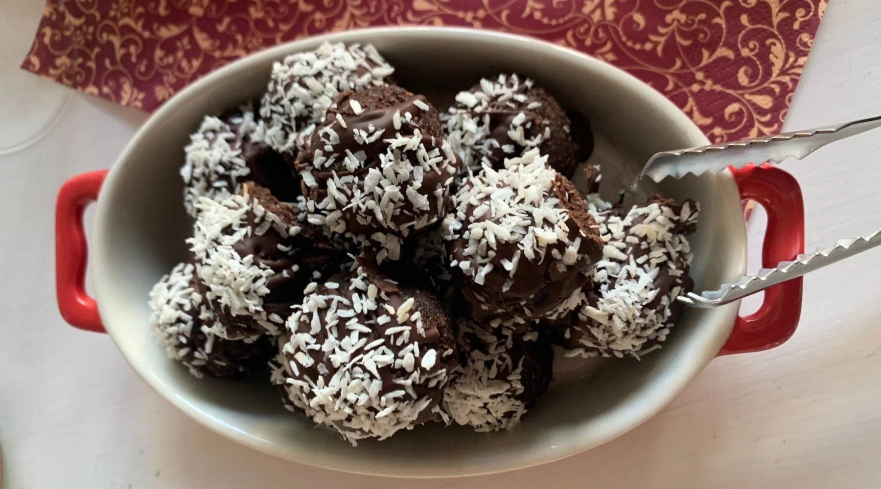 DELICATOBOLLAR – SCHWEDISCHE SCHOKO-SCHNEE-KUGELN, VEGAN UND GLUTENFREI