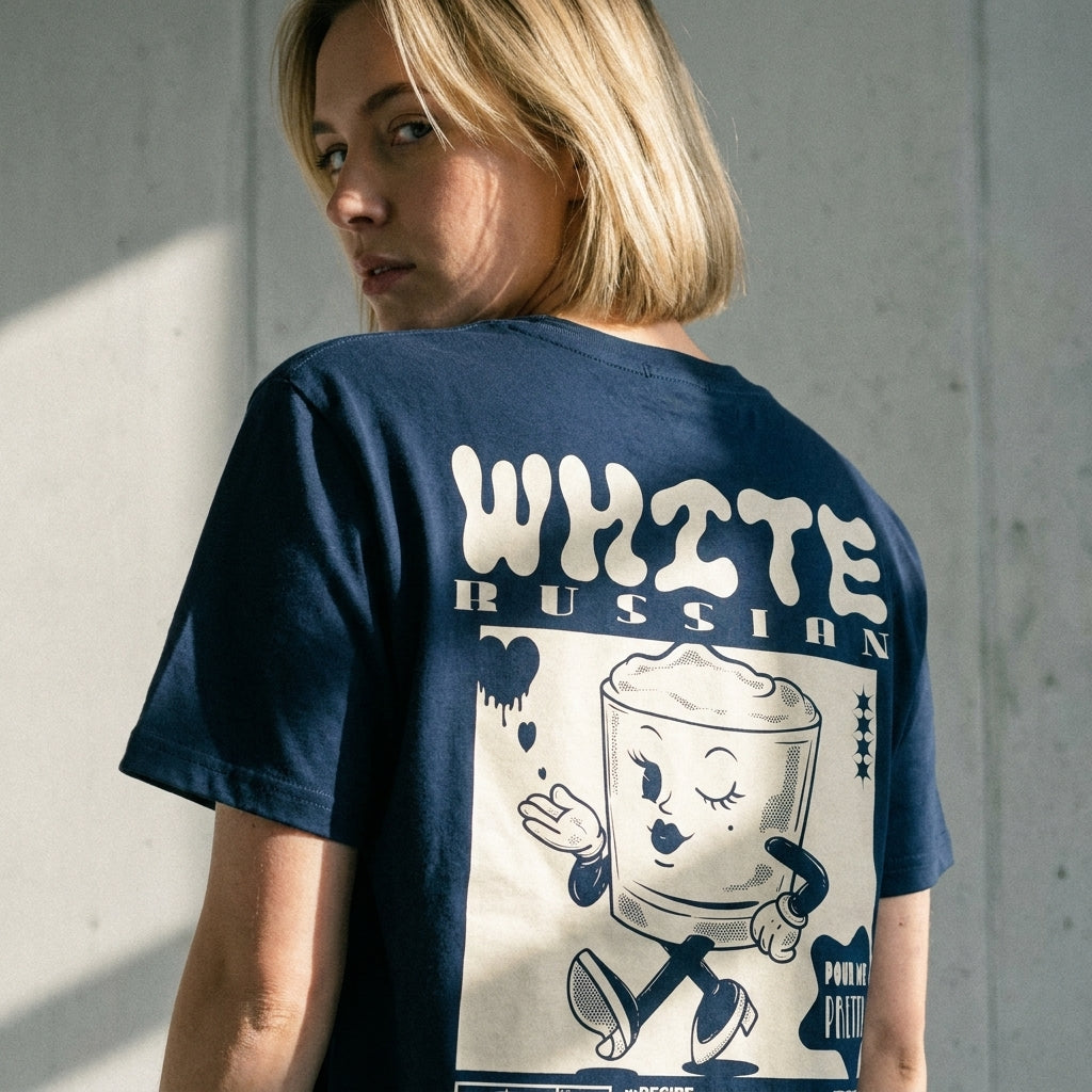 White Russian Bio-Tee in French Navy am Model — Stanley/Stella Bio-Cotton, as.if.threads